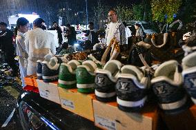 Night Markets Promote Consumption in Nanjing