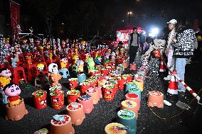 Night Markets Promote Consumption in Nanjing