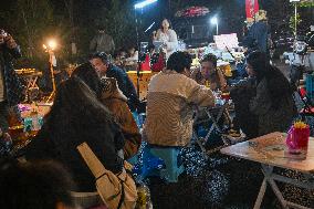 Night Markets Promote Consumption in Nanjing