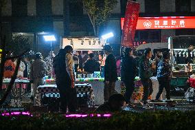 Night Markets Promote Consumption in Nanjing