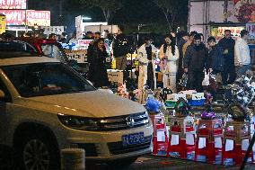 Night Markets Promote Consumption in Nanjing