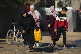 Palestinians Suffer Water Shortage - Gaza