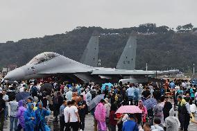 Spectators Watch Air Show at the Zhuhai Air Show