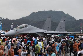 Spectators Watch Air Show at the Zhuhai Air Show