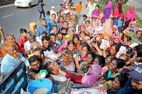 Food Distribution in Dhaka - India