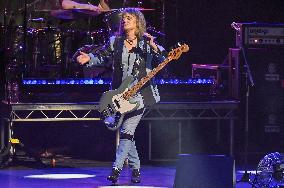 Suzi Quatro Performing Live At The London Palladium