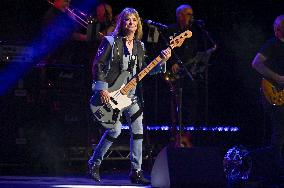 Suzi Quatro Performing Live At The London Palladium