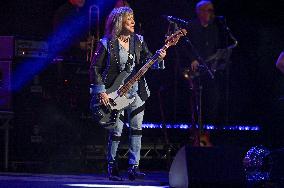 Suzi Quatro Performing Live At The London Palladium