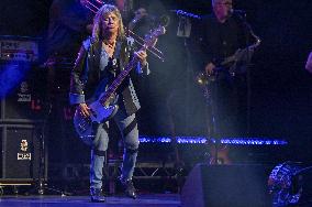 Suzi Quatro Performing Live At The London Palladium