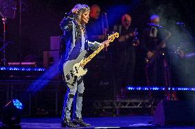 Suzi Quatro Performing Live At The London Palladium