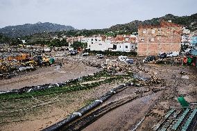 Houses And Businesses Near The Río Benamargosa Have Flooded.