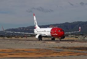 Barcelona airport aircraft on the runway