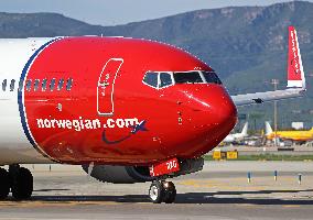 Barcelona airport aircraft on the runway