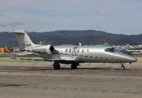 Barcelona airport aircraft on the runway