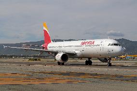 Barcelona airport aircraft on the runway