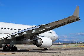 Barcelona airport aircraft on the runway