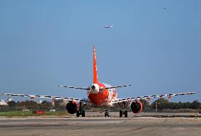 Barcelona airport aircraft on the runway