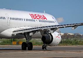 Barcelona airport aircraft on the runway