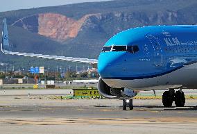 Barcelona airport aircraft on the runway