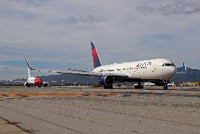 Barcelona airport aircraft on the runway