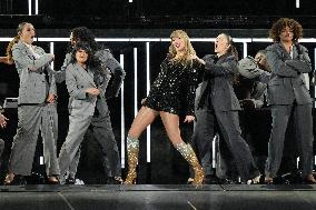 Taylor Swift Performs - Toronto