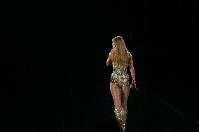 Taylor Swift Performs - Toronto