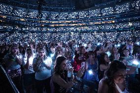 Taylor Swift Performs - Toronto