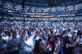 Taylor Swift Performs - Toronto