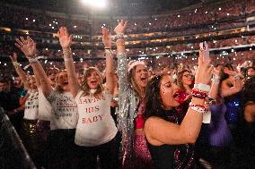 Taylor Swift Performs - Toronto