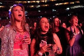 Taylor Swift Performs - Toronto