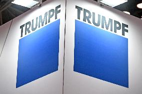 TRUMP signboards, logo