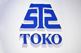 Signboards and logos of Tohtsuna Co.