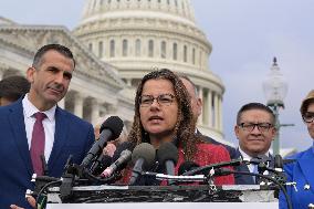 DC: Rep Barragan hold a CHC new members press conference