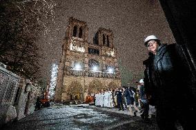 Notre Dame de Paris forecourt - Paris