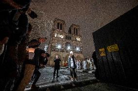 Notre Dame de Paris forecourt - Paris