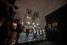 Notre Dame de Paris forecourt - Paris