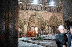 Notre Dame de Paris forecourt - Paris