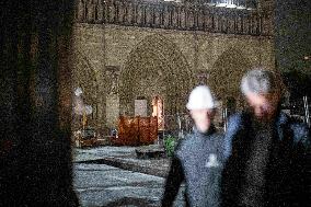 Notre Dame de Paris forecourt - Paris