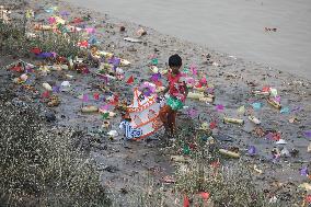 Polluted Banks Of River Ganges In Kolkata