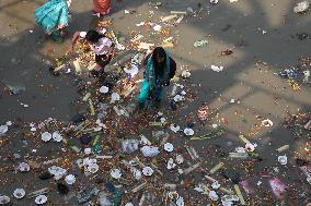 Polluted Banks Of River Ganges In Kolkata