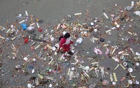 Polluted Banks Of River Ganges In Kolkata