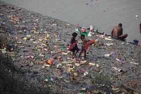 Polluted Banks Of River Ganges In Kolkata