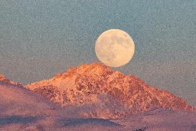 Beaver Full Moon Over Gran Sasso D’Italia