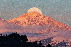 Beaver Full Moon Over Gran Sasso D’Italia