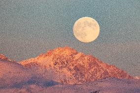 Beaver Full Moon Over Gran Sasso D’Italia