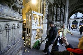 The Return To Notre-Dame In Paris Of The "Vierge à L'Enfant" Statue