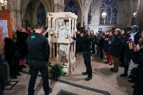 The Return To Notre-Dame In Paris Of The "Vierge à L'Enfant" Statue