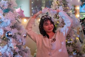 A 17-meter-high LED Christmas Tree in Chongqing