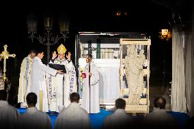 Notre Dame's Virgin Mary Statue Returned To Cathedral - Paris