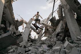 Daily Life In War Time - Gaza